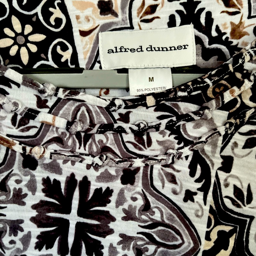 Like New Black /White Paisley Top-Medium - Picture 3 of 6